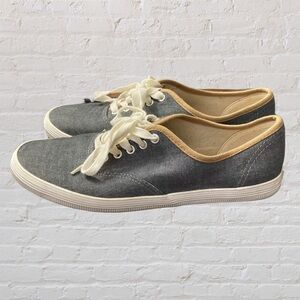 Airwalk flat laced sneakers